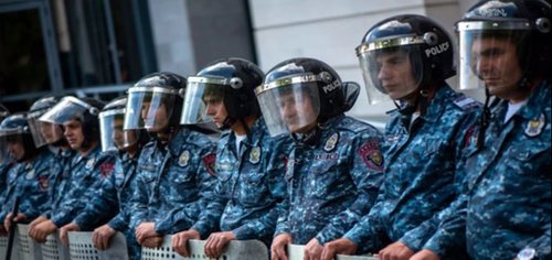Арменид авто жагсаалд оролцсон 21 хүнийг баривчилжээ